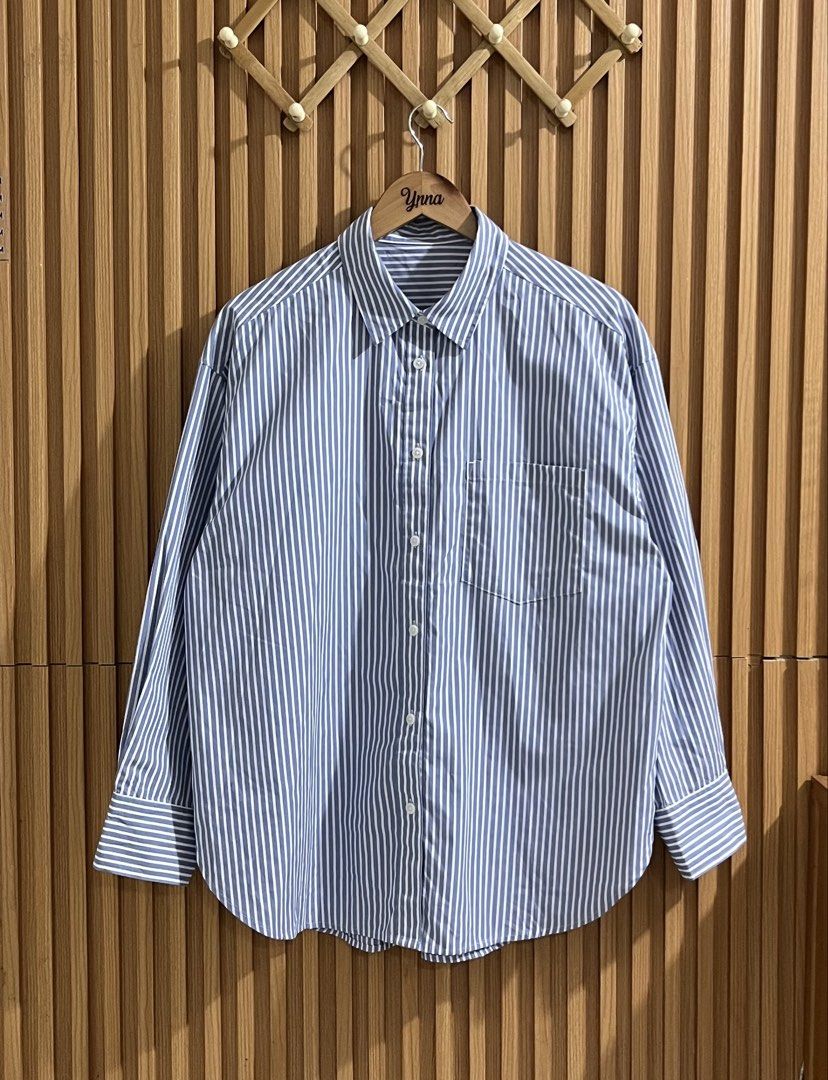 GU Stripe oversized Long sleeve (Category: Longsleeves) located in Caloocan City. Submitted by ynna_27 (Listing ID 1470679189, Image 2). Description: GU Stripe oversized Long sleeve Used - Good as new Large Issue : x Price 650.