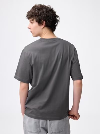 GU Super Shogun Unisex Graphic Tee Grey (Category: Tshirts & Polo Shirts ) located in Rodriguez. Submitted by jo1nna_bagelya (Listing ID 1470678534, Image 2). Description: - Brand: GU, sister brand of Uniqlo - Color: Dark Grey - Design: Super Shogun graphic print with red samurai artwork and yellow lettering - Fit: Relaxed fit with crew neck and short sleeves - Gender: Unisex - Available Sizes: Medium, Large, XL - Price: 415 PHP only BRAND NEW, b