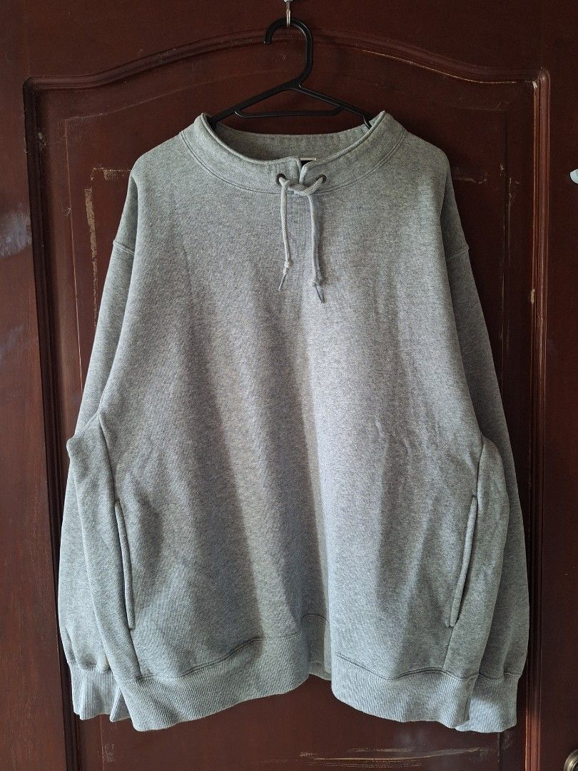 GU Sweater (Category: Coats, Jackets and Outerwear) located in Cebu City. Submitted by authentica.28 (Listing ID 1470712939, Image 1). Description: 25/27 dimes No issue Excellent condition.