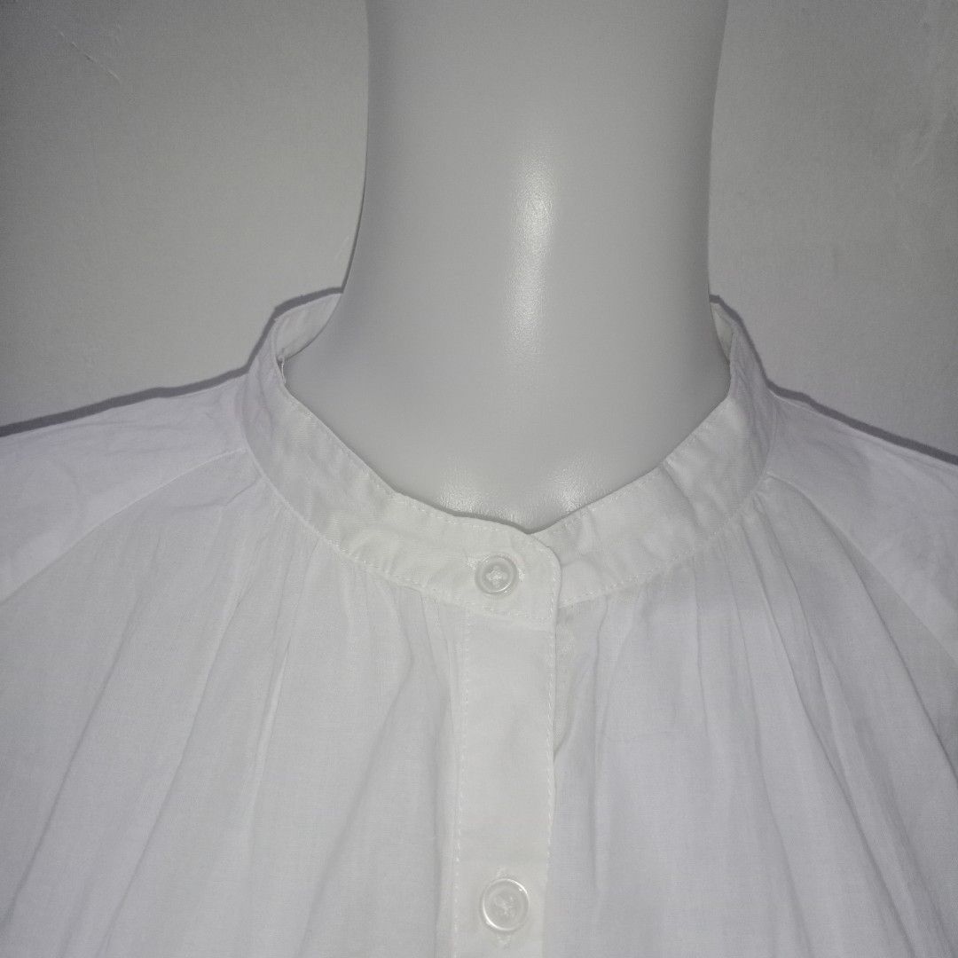 GU Uniqlo White Dress (Category: Dresses) located in Manila. Submitted by shoekendi (Listing ID 1470739786, Image 3). Description: looks new.