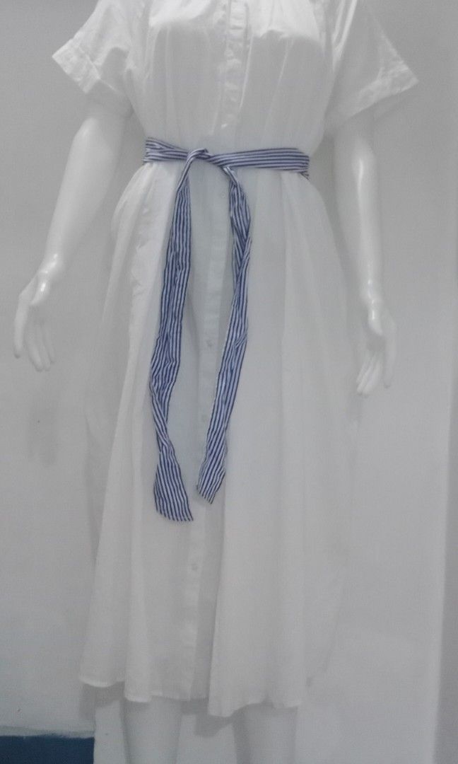 GU Uniqlo White Dress (Category: Dresses) located in Manila. Submitted by shoekendi (Listing ID 1470739786, Image 2). Description: looks new.