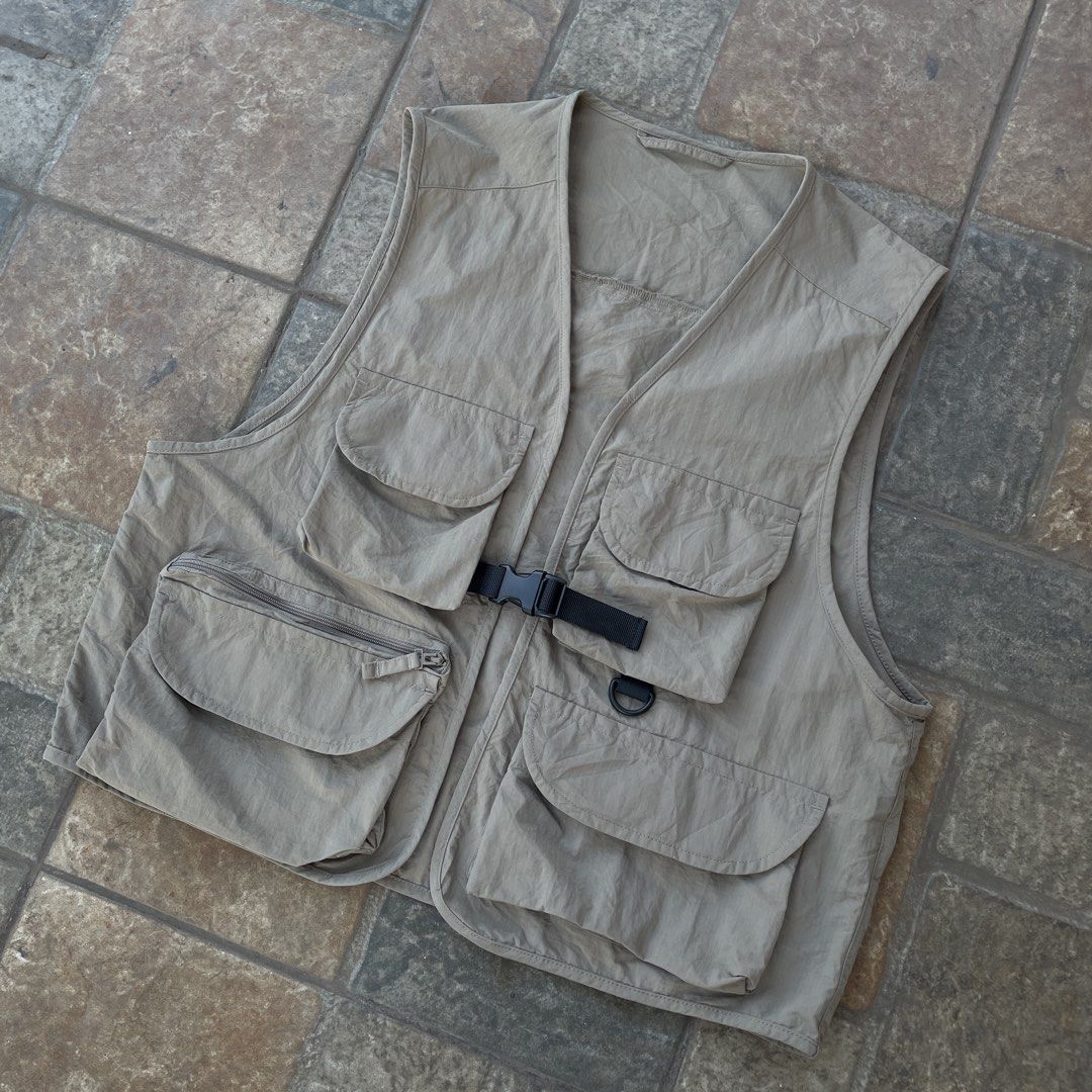 GU Utility Multi-Pocket Nylon Vest (Category: Vests) located in Pasig City. Submitted by icie_finds (Listing ID 1470711261, Image 2). Description: GU Utility Multi-Pocket Nylon Vest Size: Small (S) DIMES / Measurements: * Pit-to-Pit 21 - 22.5 * Length 21.5 Condition: Excellent pre-owned condition (Clean lightweight nylon fabric, buckle and zippers fully functional) Price: ₱700 Details & Features: * Authentic GU (Japan subsidiary of Fast Retailing