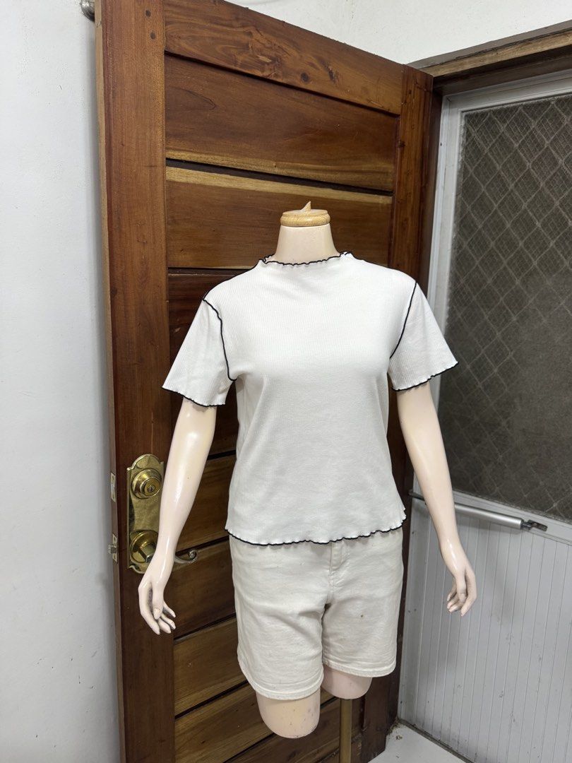 GU White Ribbed Lettuce Edge Tee (Category: Shirts) located in Cavite. Submitted by yakultjeni85475 (Listing ID 1470731854, Image 3). Description: - Brand: GU - Color: White with contrasting black lettuce edge trim - Design: Short-sleeve ribbed top with lettuce hem and cuffs - Material: Soft, stretchy, and comfortable fabric - Fit: Flattering and easy to style - Versatility: Great basic tee for daily casual wear, pairs well with shorts or trouser