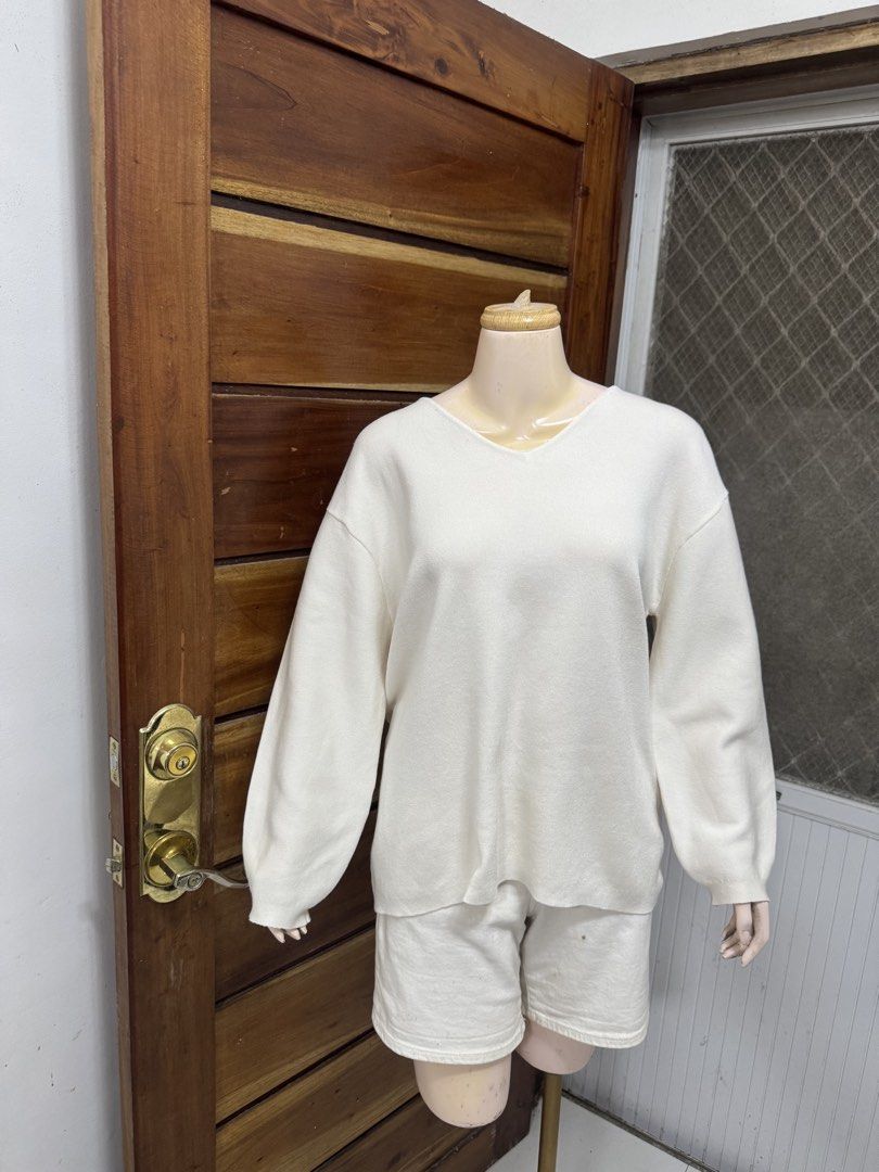GU White V-Neck Knit (Category: Sets or Coordinates) located in Cavite. Submitted by yakultjeni85475 (Listing ID 1470731885, Image 3). Description: - Color: Off-white - Style: Two-piece lounge set (matching sweater and shorts) - Top Details: V-neck, dropped shoulders, and loose balloon sleeves - Material: Cozy, soft knit - Versatility: Perfect for lounging at home or mixing and match with jeans and trousers.