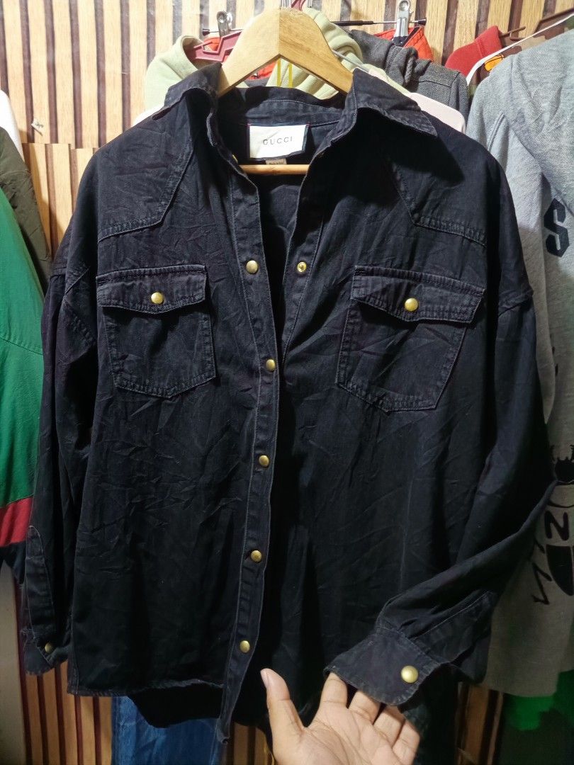 Gucci Denim Jacket black (Category: Luxury Apparel) located in Cebu City. Submitted by negotiableprice22 (Listing ID 1470623031, Image 1). Description: GUCCI DENIM JACKET Size 40 Dimes Width 24.5 inch Length 31 inch issue print nya check photos available accepting offers super ganda po nya lalo ng pag nag bar ka, sobrang kita yung laki ng Logo nya ..