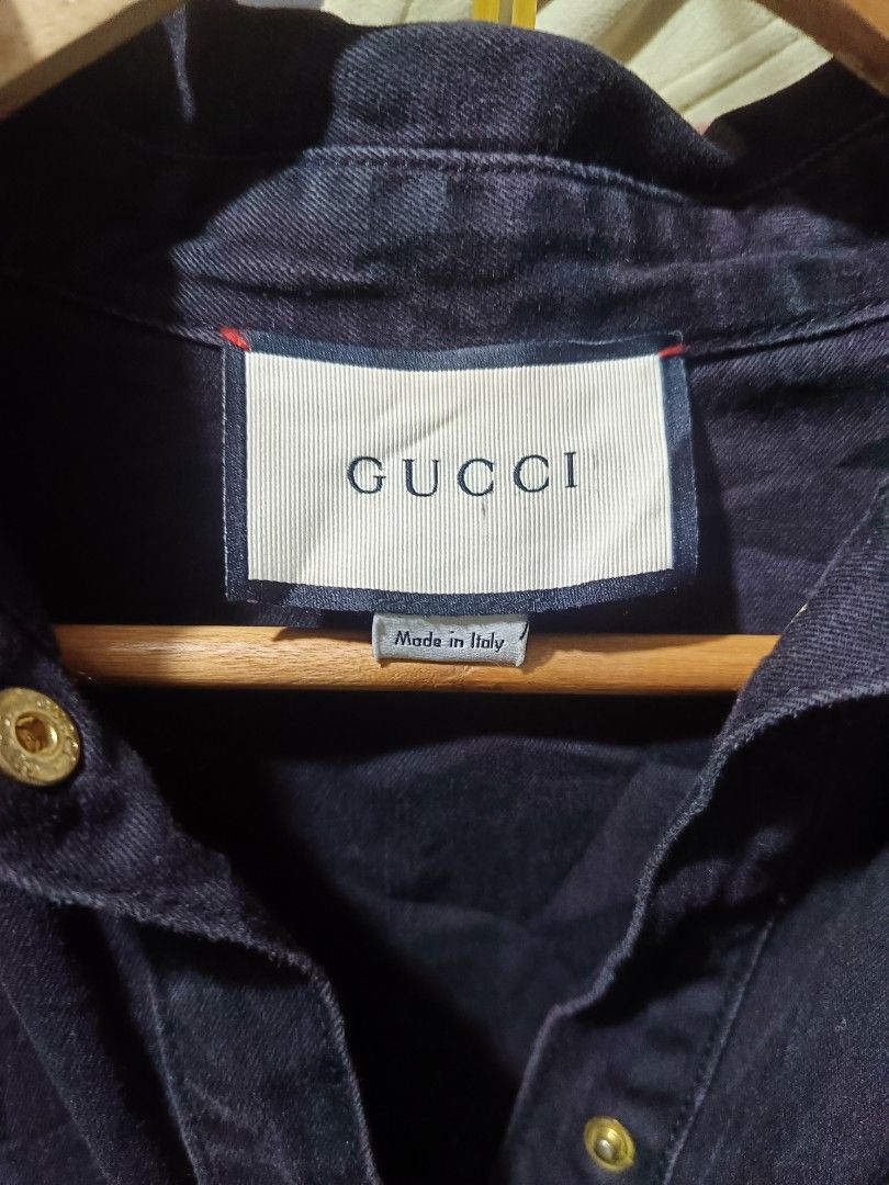 Gucci Denim Jacket black (Category: Luxury Apparel) located in Cebu City. Submitted by negotiableprice22 (Listing ID 1470623031, Image 3). Description: GUCCI DENIM JACKET Size 40 Dimes Width 24.5 inch Length 31 inch issue print nya check photos available accepting offers super ganda po nya lalo ng pag nag bar ka, sobrang kita yung laki ng Logo nya ..