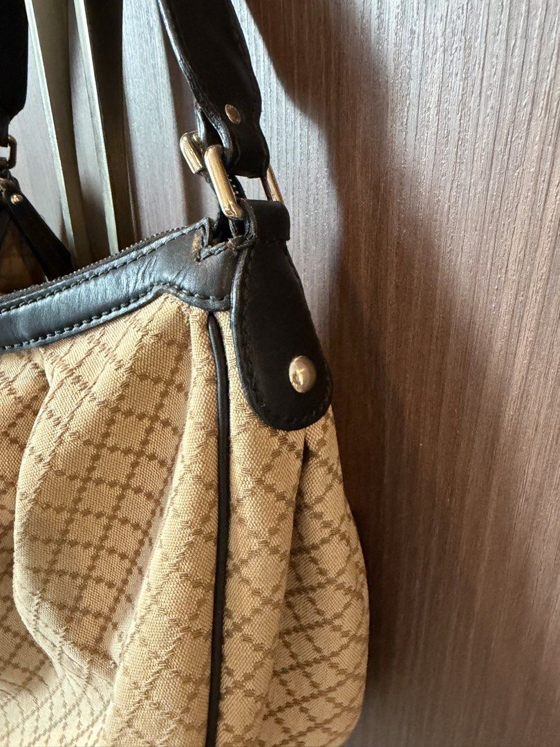 Gucci Diamante hobo bag (Category: Shoulder Bags) located in Pasig City. Submitted by 2etal (Listing ID 1470696317, Image 2). Description: .