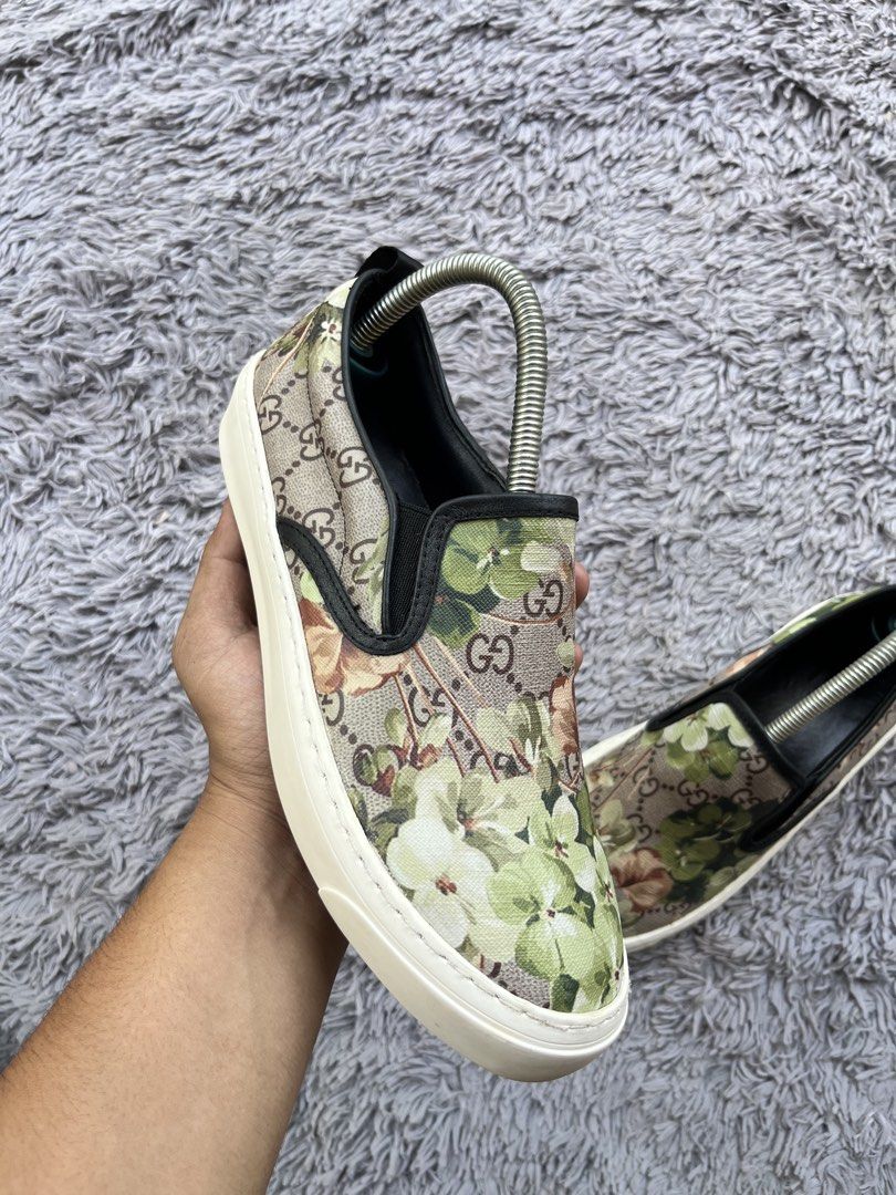 GUCCI GG SUPREME SLIP ON BLOOM (Category: Casual Shoes) located in Dipolog. Submitted by janja2002 (Listing ID 1470711097, Image 1). Description: NO ISSUE.