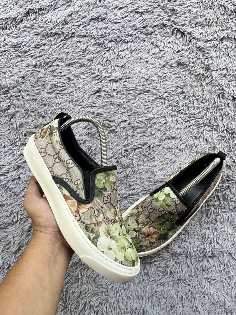 GUCCI GG SUPREME SLIP ON BLOOM (Category: Casual Shoes) located in Dipolog. Submitted by janja2002 (Listing ID 1470711097, Image 2). Description: NO ISSUE.
