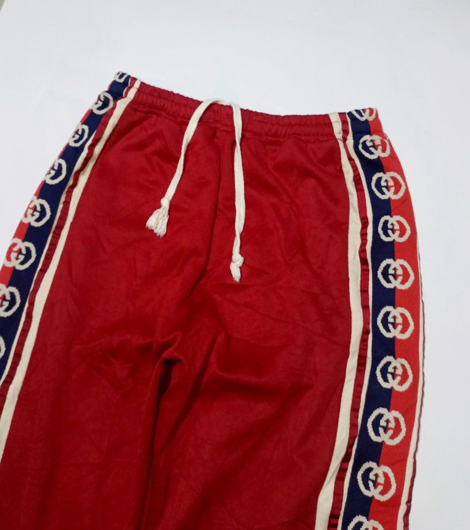 Gucci Interlocking GG Track Pants (Category: Luxury Apparel) located in Bacolod City. Submitted by luxtrend.ph (Listing ID 1470704082, Image 3). Description: GUCCI Interlocking GG Track Pants •Photos may vary due to lighting✨ •For Men •Size: Large on tag •Measurements: 30 - 36 W / 40 L •Condition: Excellent •Issues: None •Color Rate: 9.8/10 •Complete tags •With 3 pockets in total •Stretchable waistline (Garterized) •₱rice: 2,380 shipped🏷 DM to p