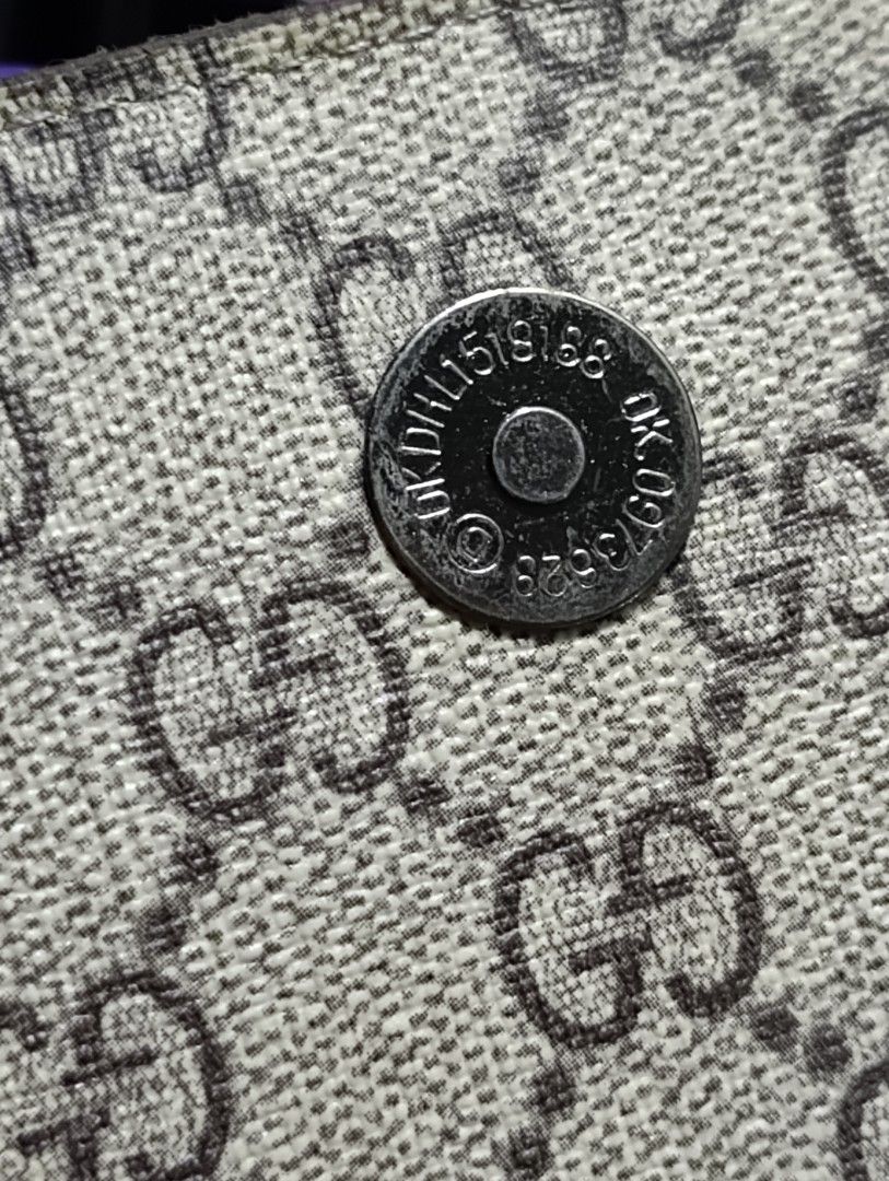 Gucci Monogram Messenger Bag (Category: Luxury Bags & Wallets) located in Abucay. Submitted by lovedby.herrr (Listing ID 1470677242, Image 3). Description: Authenticity Unverified .