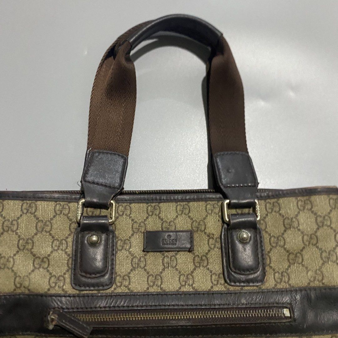 Gucci Monogram Slingbag (Category: Sling Bags) located in San Jose del Monte. Submitted by edmarkvillanueva (Listing ID 1470663692, Image 2). Description: Complete tags Sign of usage Scratch .