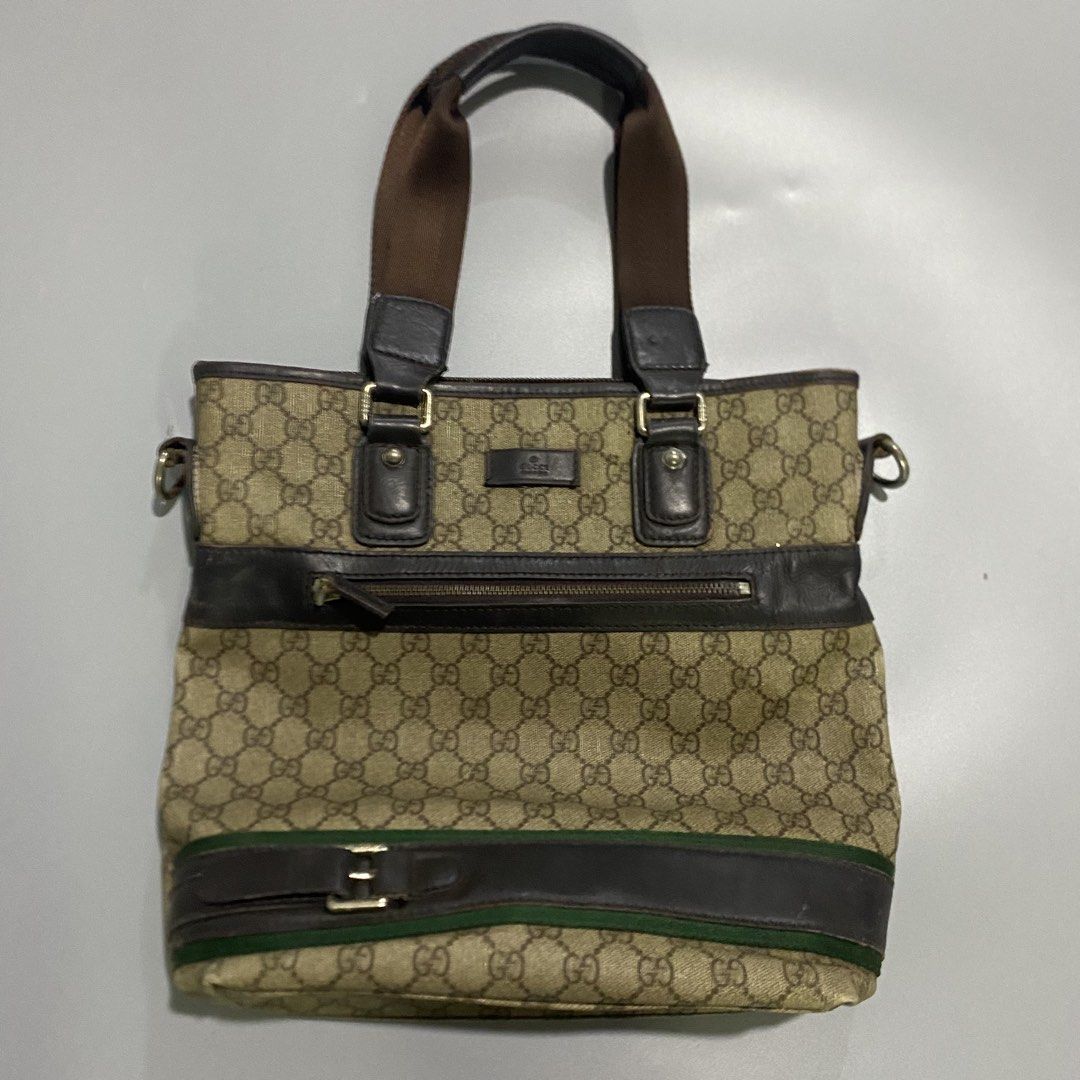 Gucci Monogram Slingbag (Category: Sling Bags) located in San Jose del Monte. Submitted by edmarkvillanueva (Listing ID 1470663692, Image 1). Description: Complete tags Sign of usage Scratch .