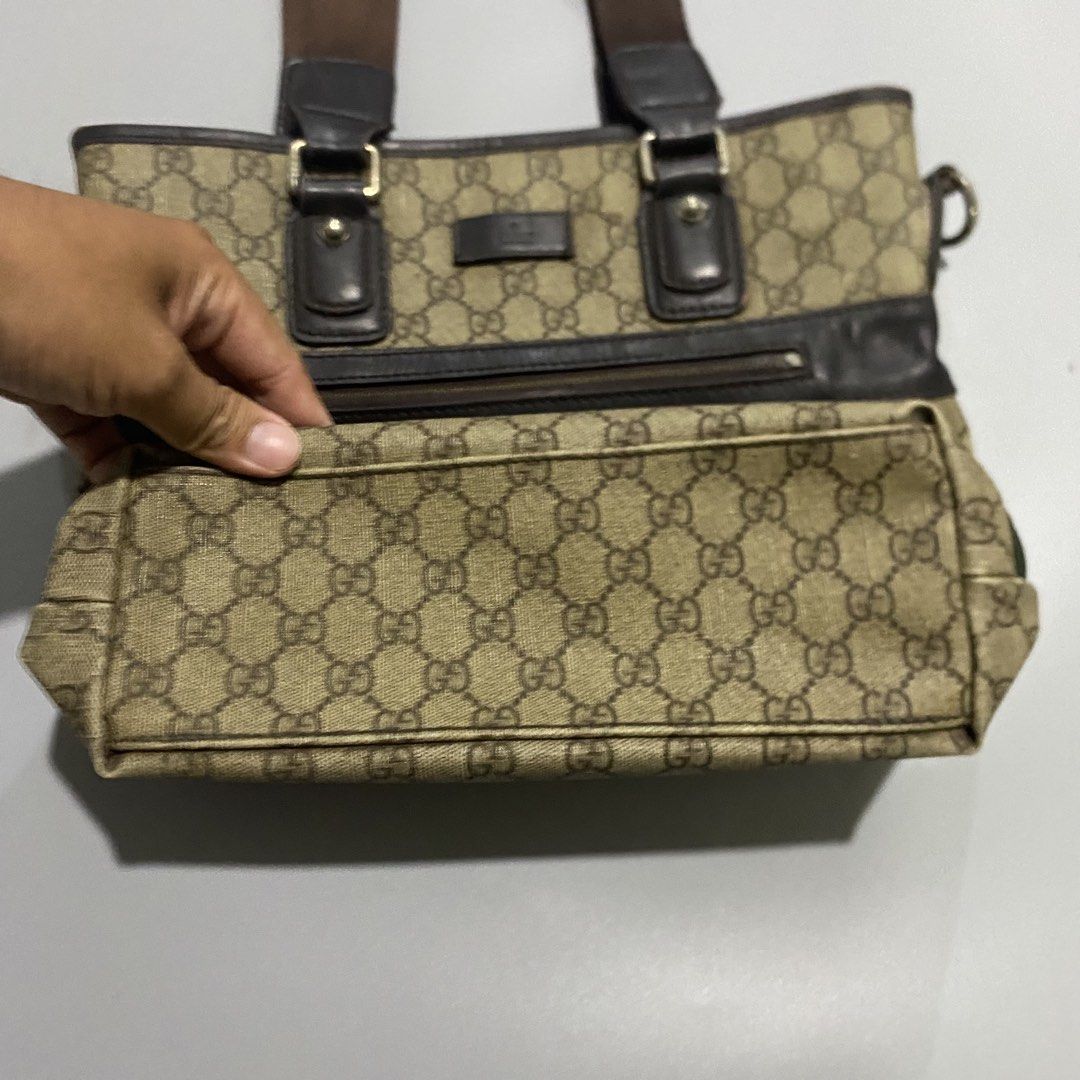 Gucci Monogram Slingbag (Category: Sling Bags) located in San Jose del Monte. Submitted by edmarkvillanueva (Listing ID 1470663692, Image 3). Description: Complete tags Sign of usage Scratch .