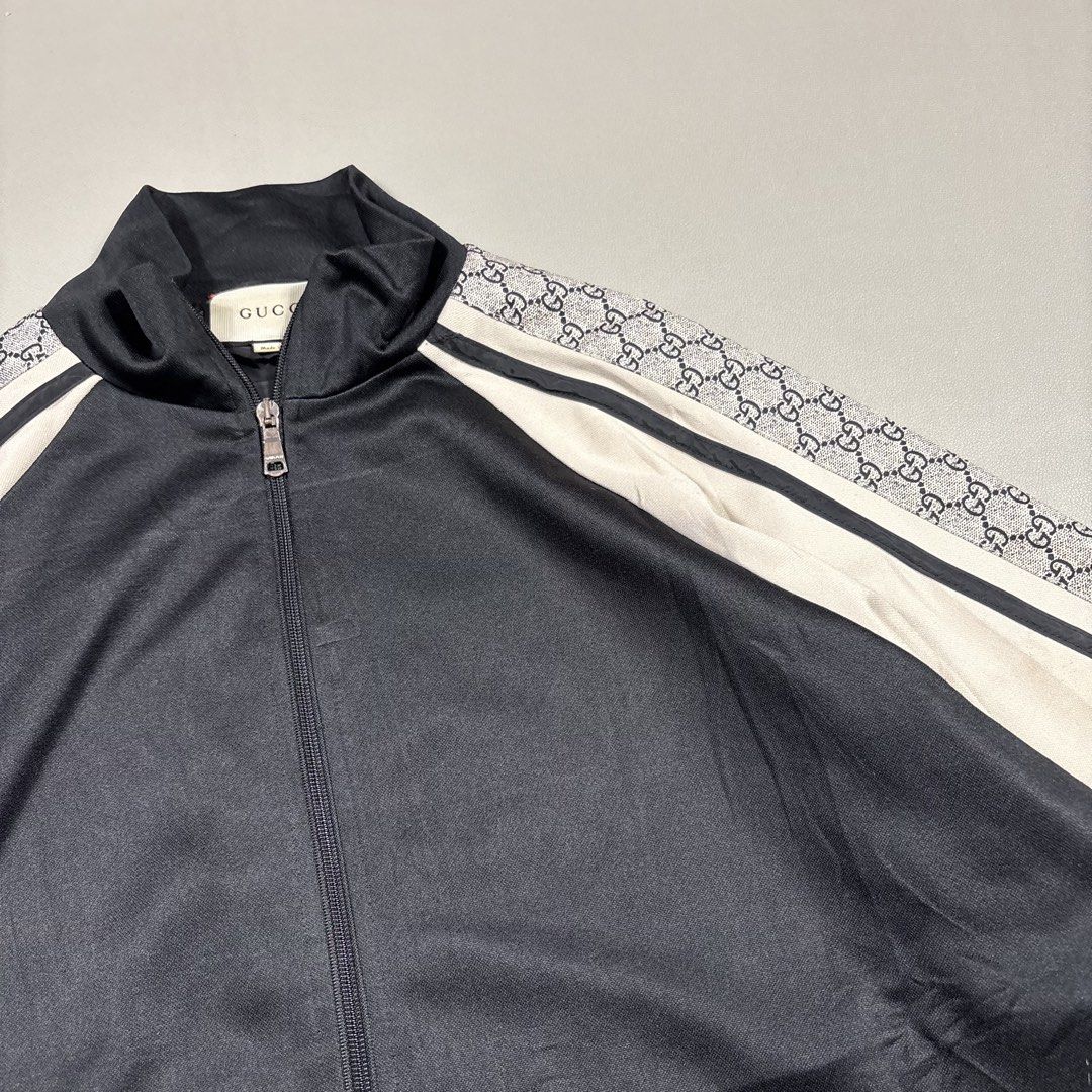 Gucci Oversize Technical Jersey Jacket in black and ivory (Category: Luxury Apparel) located in Quezon City. Submitted by dufflebag_boy (Listing ID 1470558032, Image 3). Description: Gucci Oversize Technical Jersey Jacket in black and ivory -Price: 7,500 -Size: xl -Measurement -Width: 26 -Lenght: 30 -Excellent Condition HMU 📩.