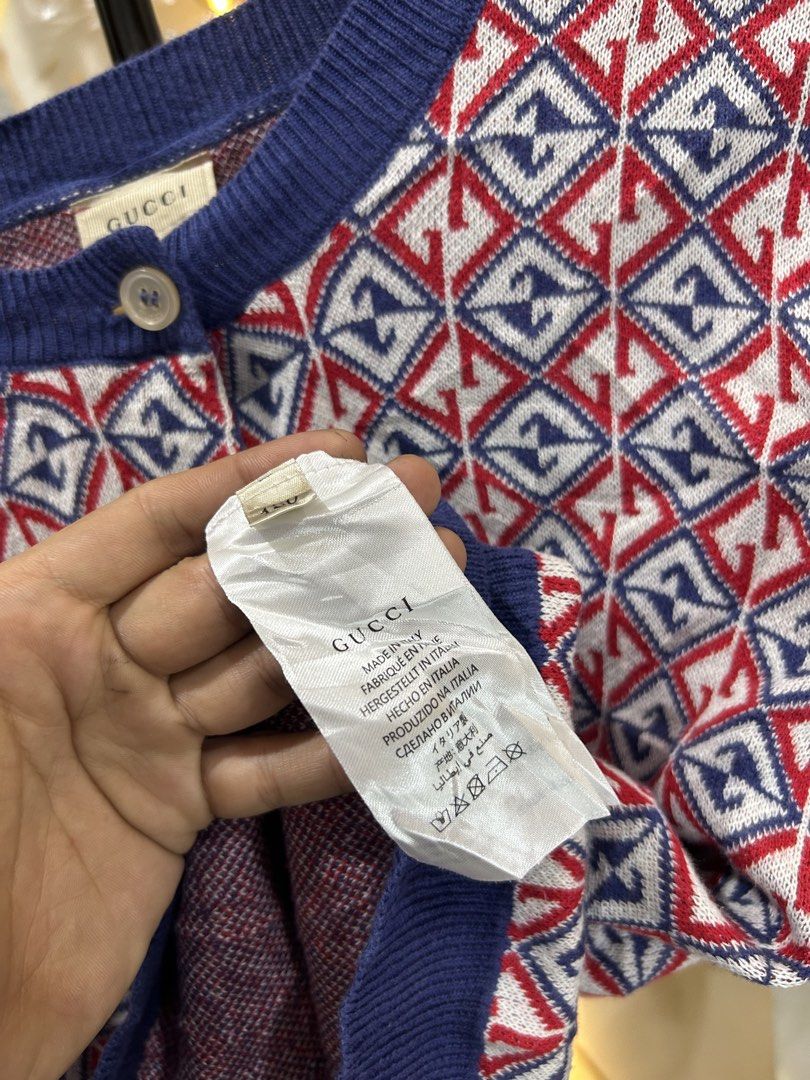 Gucci Rhombus Cardigan (Category: Luxury Apparel) located in Manila. Submitted by cachegoodsuncovers (Listing ID 1470662389, Image 3). Description: Conditio:Exellent Color rate:9.5/10 Dimes:20x24 Size:Xs Issue:none.