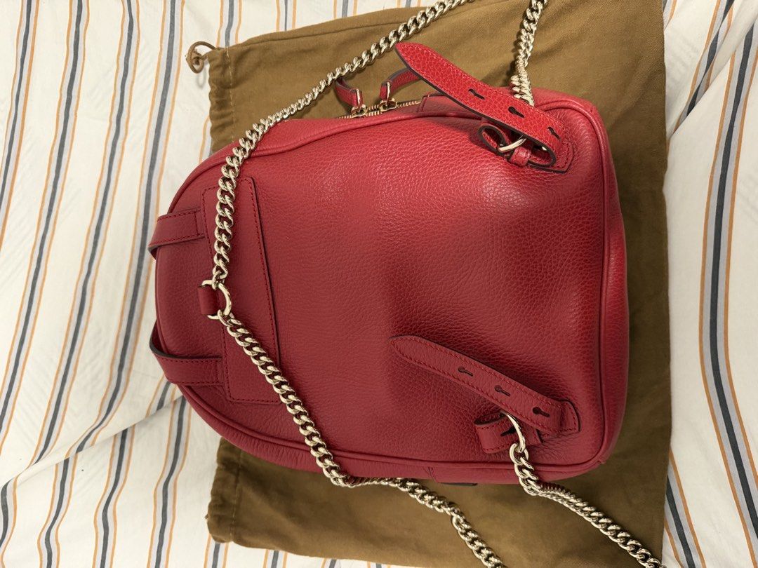 Gucci Soho Chain Leather Backpack in Red (Category: Luxury Bags & Wallets) located in Iloilo. Submitted by lorenzoivan (Listing ID 1470580106, Image 3). Description: PRELOVED: Gucci Soho Chain Leather Backpack in Red - ₱37,000 SRP: $1790 / ₱113,000 LEGIT/AUTHENTIC: w/ dustbag very good condition Flaws: little weak structure Asking for ₱37,000 (NEGOTIABLE) Pre-owned prices range from ₱40k-₱60k DM for more inquiries and more pics.