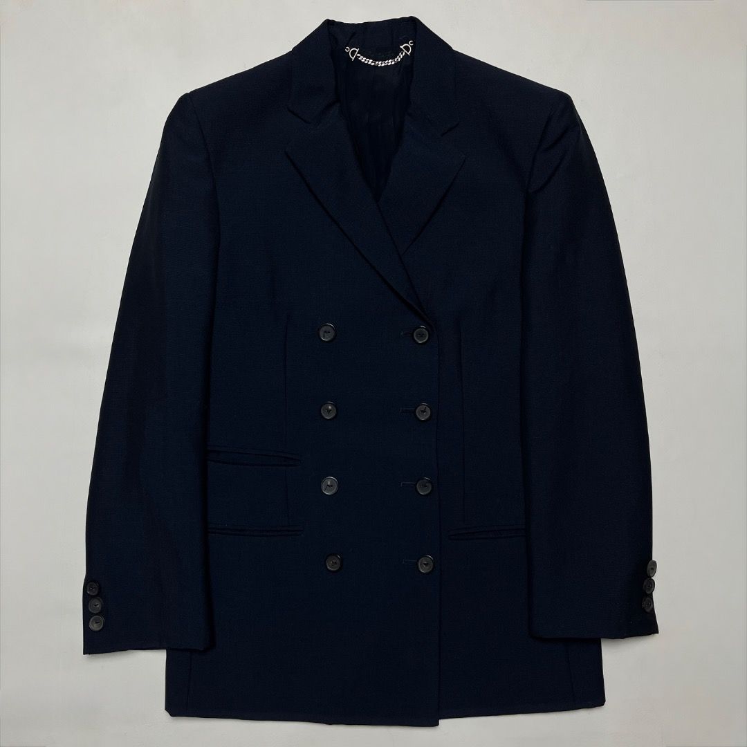 Gucci Tom Ford Double-Breasted Navy Blazer Size 38 (Category: Coats, Jackets and Outerwear) located in Caloocan City. Submitted by achilles_grails (Listing ID 1470603647, Image 1). Description: - Brand: Gucci - Style: Double-breasted blazer - Color: Dark Navy - Size: 38 (tag inside pocket) - Details: Structured shoulders, peak lapels, front flap pockets, lined interior with collar chain detail - Condition: Excellent - Perfect for: Professional, f