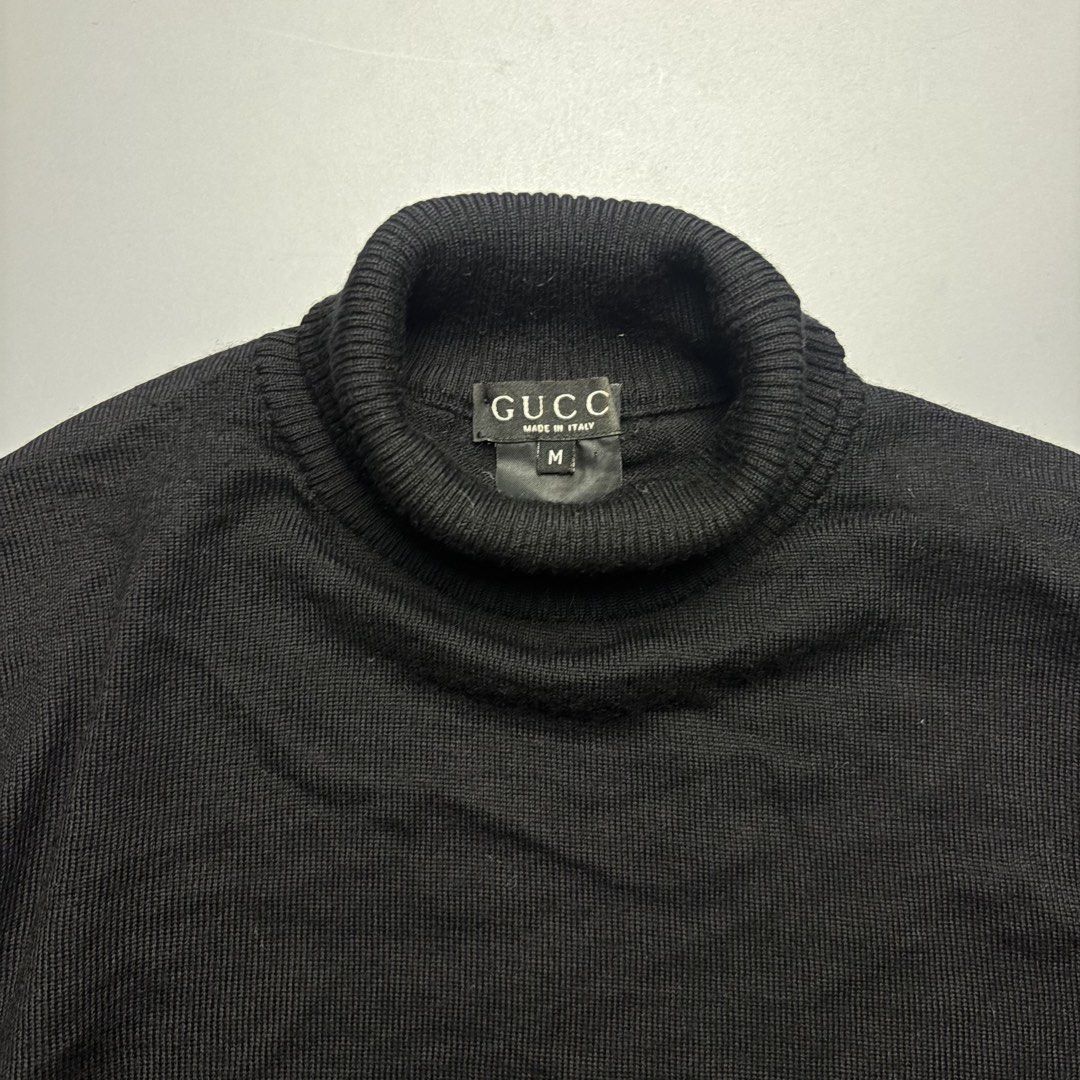 Gucci Tomford era turtle neck (Category: Coats, Jackets and Outerwear) located in Dinalupihan. Submitted by hell.thrift (Listing ID 1470620700, Image 2). Description: Size:medium Issue lints overall condition good No holes or pinholes 25.5x20.