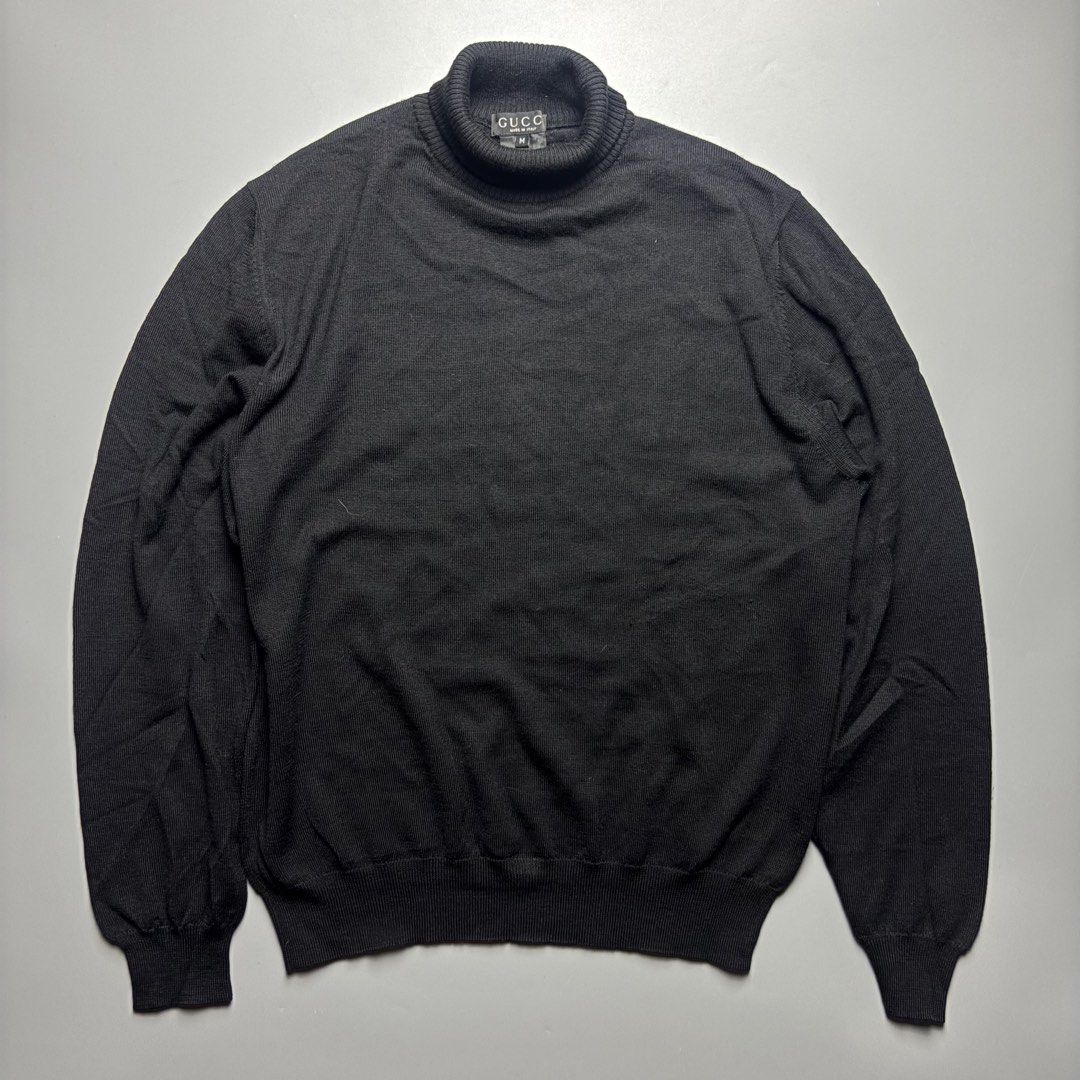 Gucci Tomford era turtle neck (Category: Coats, Jackets and Outerwear) located in Dinalupihan. Submitted by hell.thrift (Listing ID 1470620700, Image 1). Description: Size:medium Issue lints overall condition good No holes or pinholes 25.5x20.