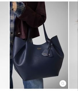 (Category: ) located in . Submitted by revivalcloset.co (Listing ID 1470679428, Image 1). Description: .