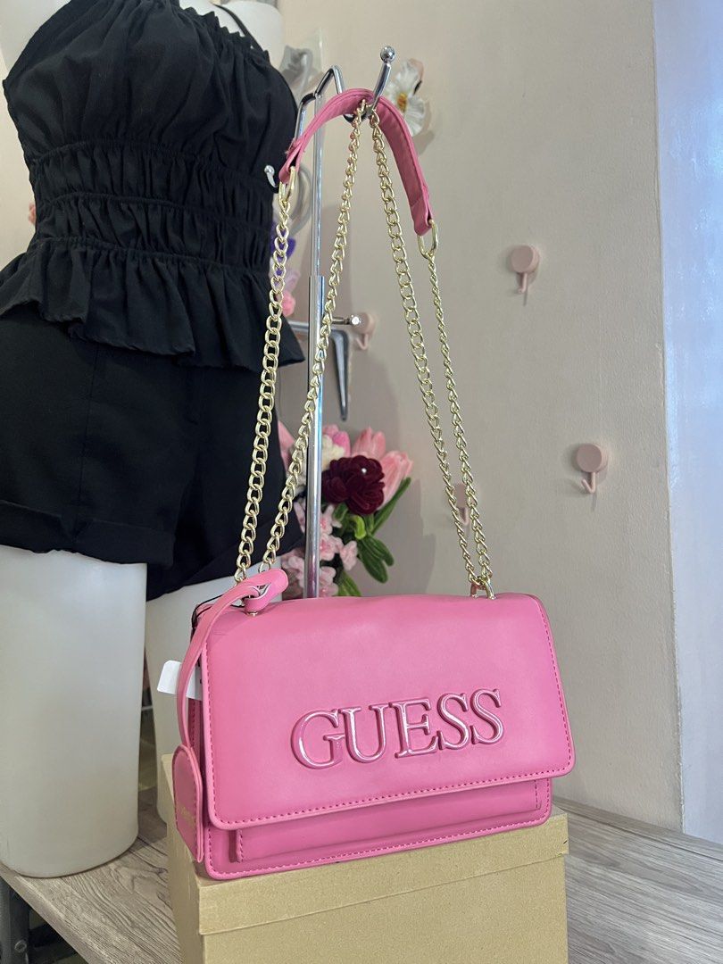 GUESS kili / sling bag (Category: Shoulder Bags) located in Quezon City. Submitted by handpicked_collections_ph (Listing ID 1470664604, Image 2). Description: .