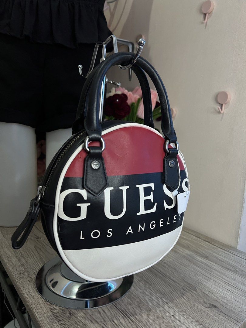 Guess LA - handbag/ sling bag (Category: Cross-body Bags) located in Quezon City. Submitted by handpicked_collections_ph (Listing ID 1470673220, Image 2). Description: .