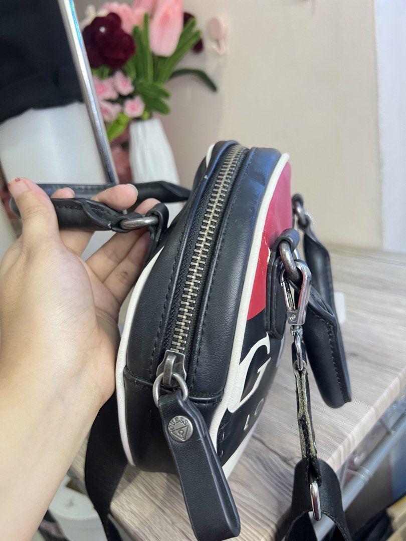 Guess LA - handbag/ sling bag (Category: Cross-body Bags) located in Quezon City. Submitted by handpicked_collections_ph (Listing ID 1470673220, Image 3). Description: .