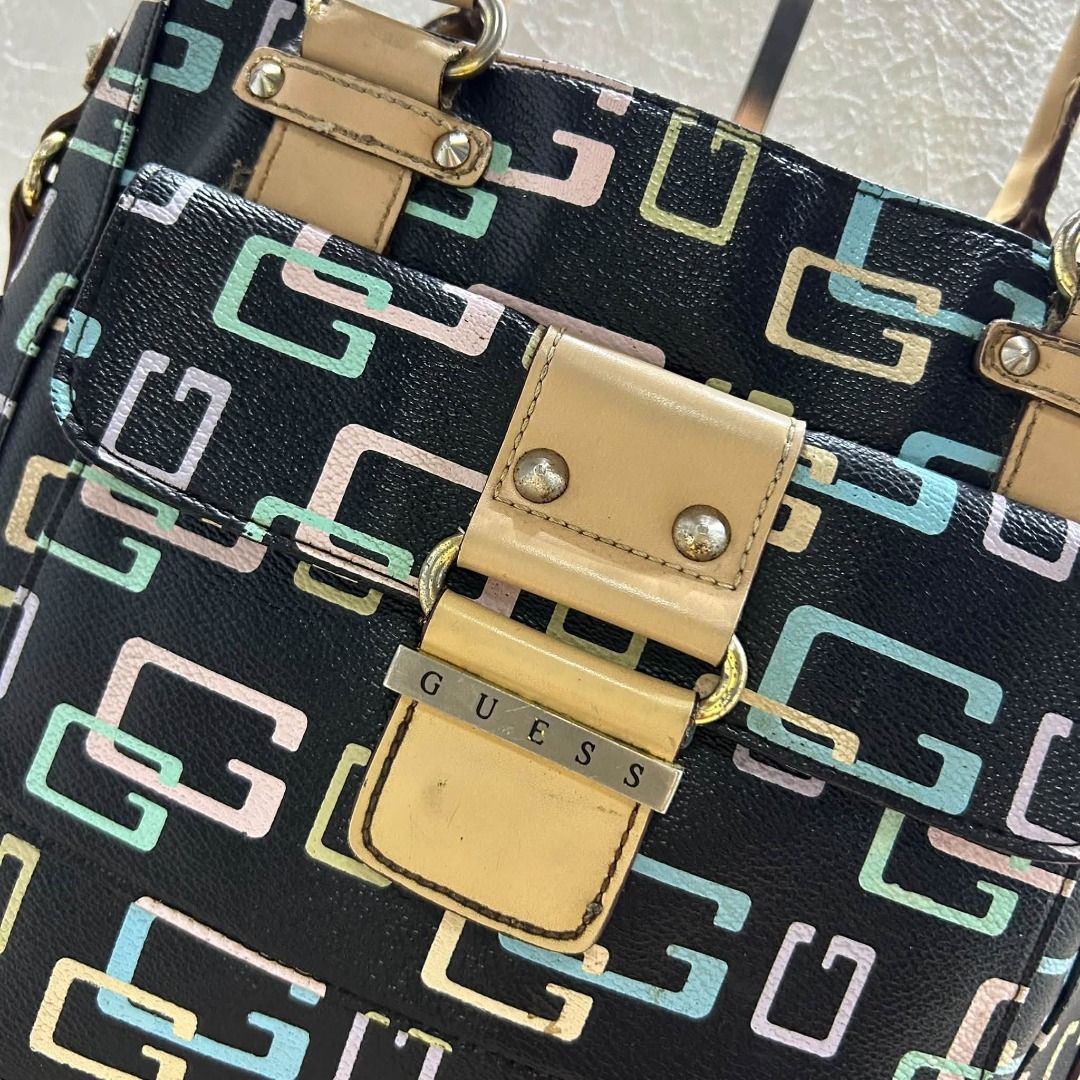 GUESS SHOULDER BAG (Category: Tote Bags) located in Caloocan City. Submitted by j3ngsanity (Listing ID 1470580699, Image 2). Description: ISSUE : RUST SA HARDWARE / INK STAIN SA LOOB NA PART / MIN LEATHER SCRATCH 2 COMPARTMENT.