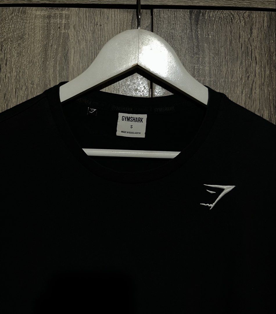 🦈GYMSHARK EMBROIDERED CREST SHIRT (Category: Tshirts & Polo Shirts ) located in Dumaguete. Submitted by marc_umbac89 (Listing ID 1470667845, Image 2). Description: 🦈GYMSHARK EMBROIDERED CREST SHIRT ₱750 ~Excellent And Brand New Condition ~No Issue Or Flaws ~Complete Tags ~Soft Cotton Fabric ~Size:Best Fit Medium ~Length:28 Width:20 📌Dumaguete City Negros Oriental ✅Unli Vouch And VC For Legitimacy ‼️DISCLAIMER: I Am Not Affiliated With The Offi