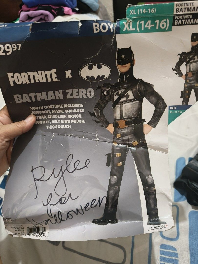 Halloween Costume (Category: Looking For) located in Manila. Submitted by giemsdc (Listing ID 1470742519, Image 3). Description: This Batman costume was used once during the Trick or Treat Party 2023. My son was 10 that time..