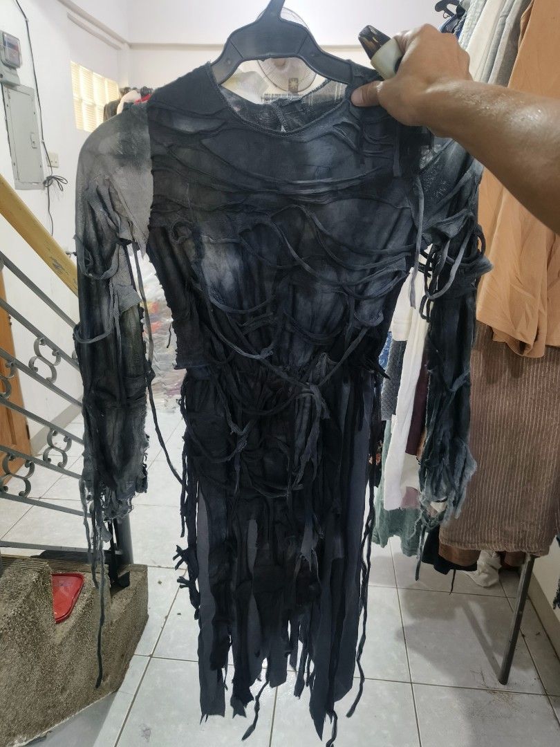 Halloween costume zombie grunge (Category: Dresses) located in Siniloan. Submitted by talktotheroses (Listing ID 1470671886, Image 2). Description: no issue.