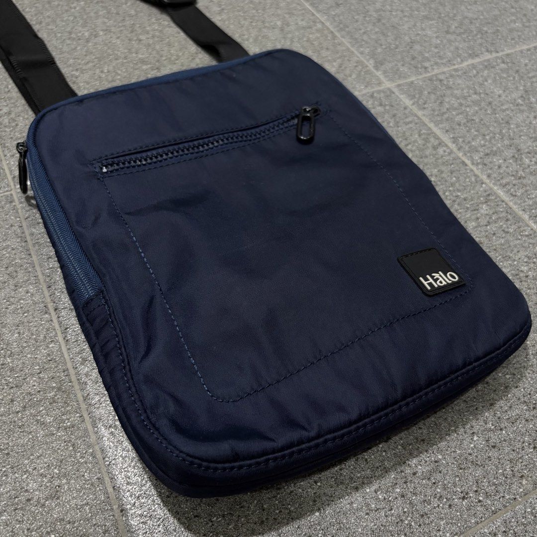 Halo Navy Blue Messenger Sling Bag (Category: Sling Bags) located in San Fernando. Submitted by louluntian (Listing ID 1470659965, Image 2). Description: 𝐂𝐨𝐧𝐝𝐢𝐭𝐢𝐨𝐧: Needs washing | No issues 𝐋𝐨𝐜𝐚𝐭𝐢𝐨𝐧: Pampanga 𝐌𝐎𝐏: GCASH Only 𝐂𝐨𝐮𝐫𝐢𝐞𝐫: Lalamove | J&T Express (Shipping fee c/o buyer) .