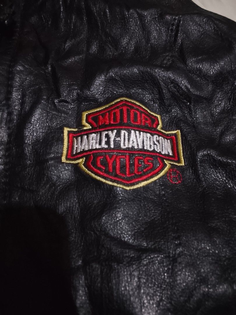 Harley Davidson Leather Bomber Jacket Black White Size L (Category: Coats, Jackets and Outerwear) located in Manila. Submitted by warmcloud-06f3 (Listing ID 1470651189, Image 3). Description: - Brand: Harley Davidson - Style: Classic leather bomber jacket / Biker style - Colorway: Black and white - Logos: Embroidered bar and shield on the front, eagle logo on the back - Features: Front zip closure, side pockets, metal chain locker loop - Details: