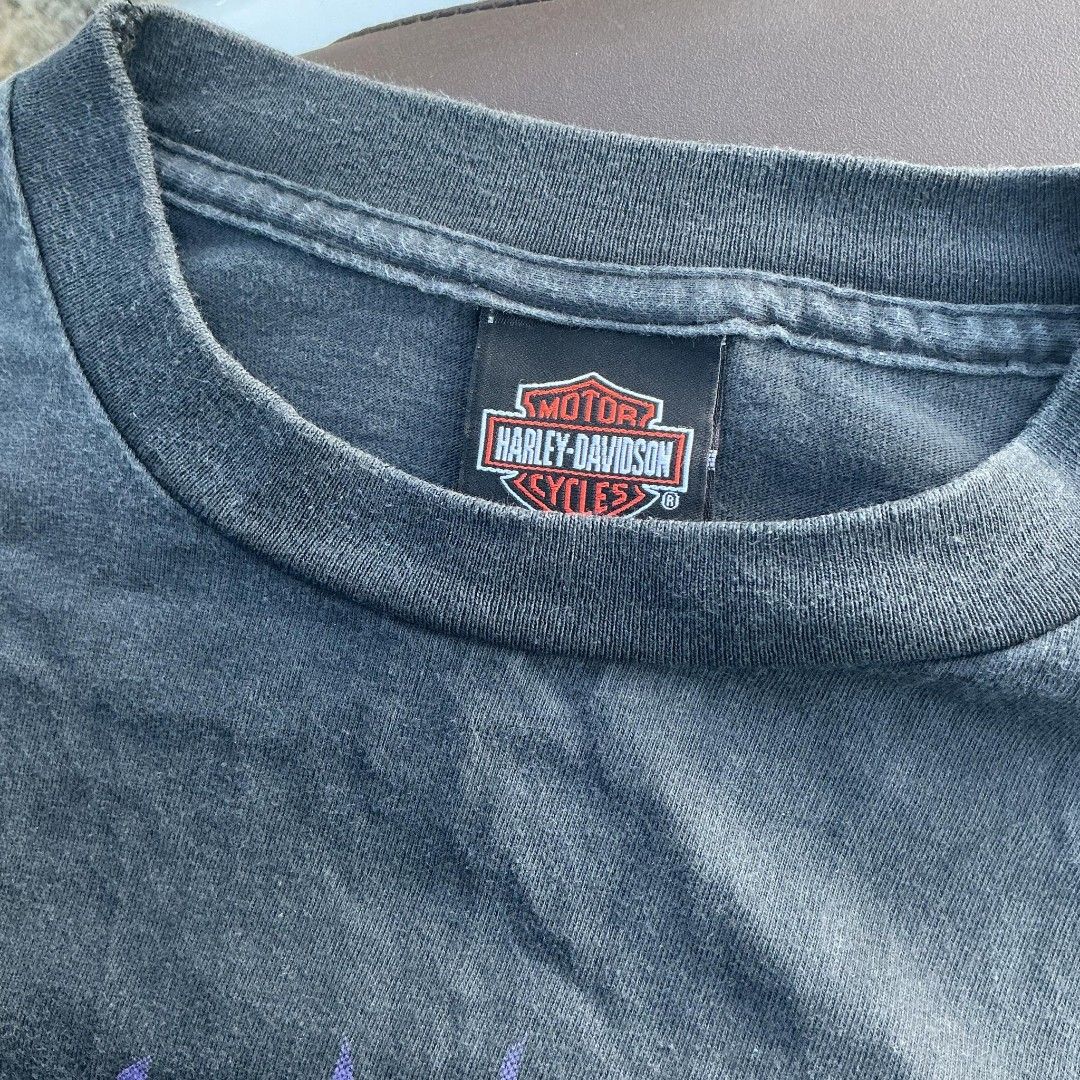 Harley davidson longsleeve flames (Category: Activewear) located in Tagum. Submitted by gameover.1 (Listing ID 1470704682, Image 3). Description: Harley davidson longsleeve flames Dated 1992 No issue.