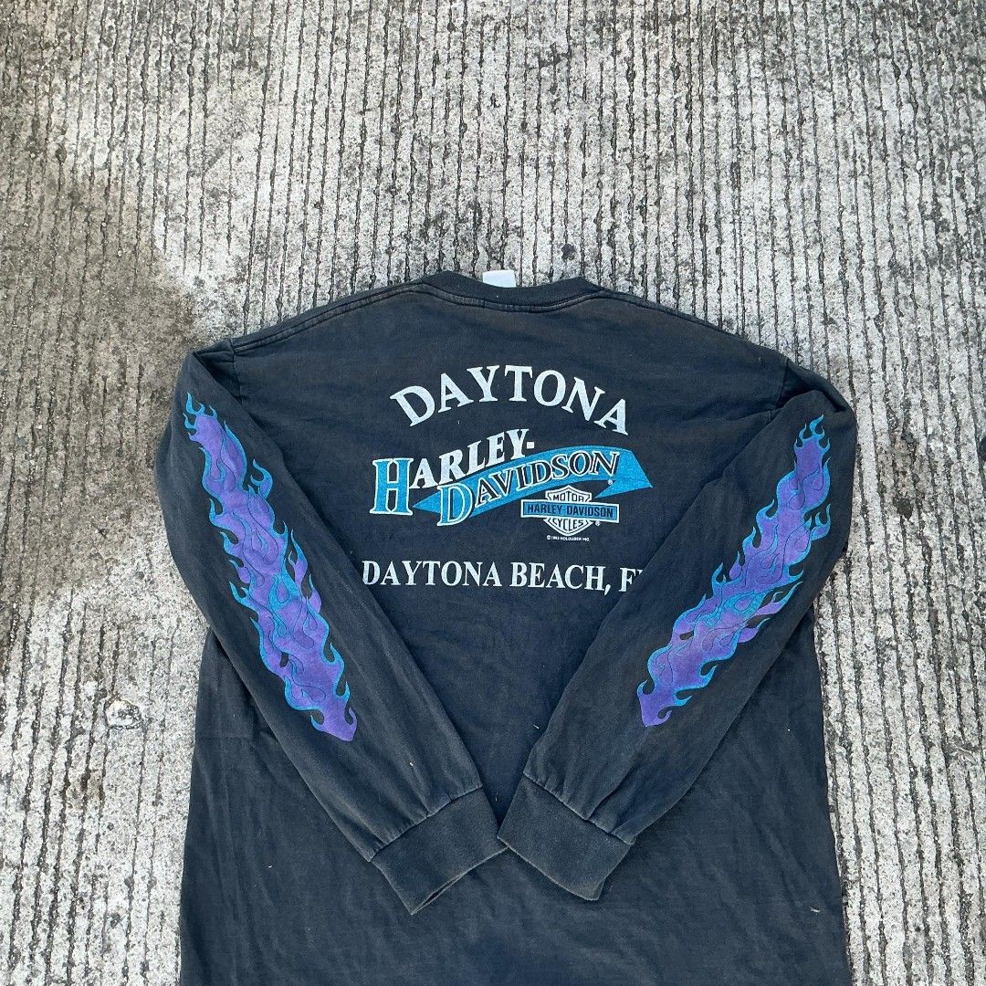 Harley davidson longsleeve flames (Category: Activewear) located in Tagum. Submitted by gameover.1 (Listing ID 1470704682, Image 2). Description: Harley davidson longsleeve flames Dated 1992 No issue.