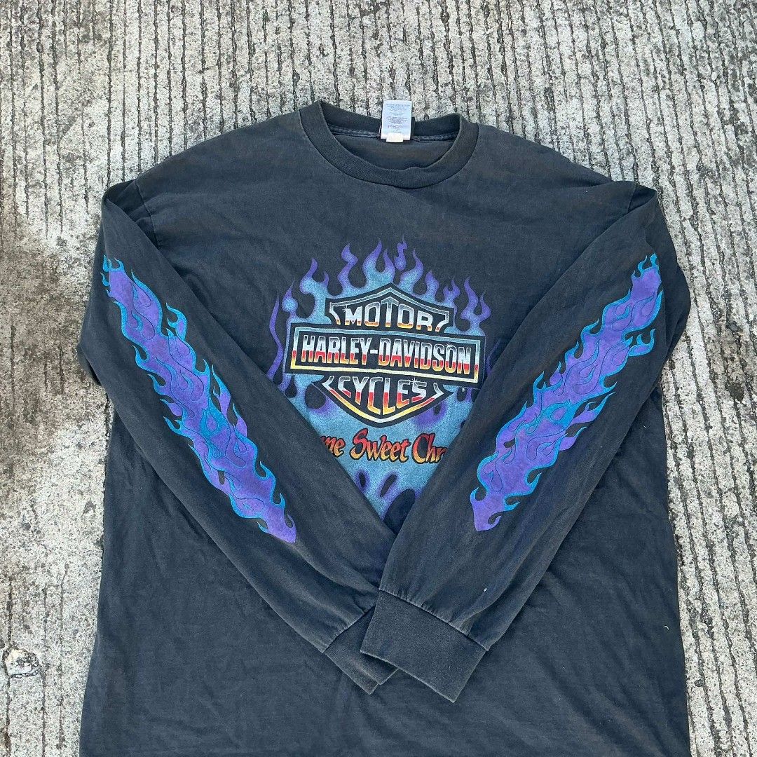 Harley davidson longsleeve flames (Category: Activewear) located in Tagum. Submitted by gameover.1 (Listing ID 1470704682, Image 1). Description: Harley davidson longsleeve flames Dated 1992 No issue.