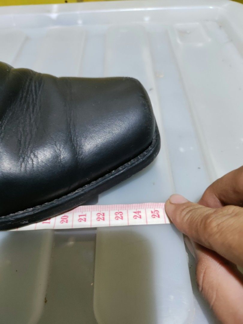 HARNESS COWBOY BOOTS GENUINE HARD LEATHER (Category: Boots) located in Carmen. Submitted by raythrifter (Listing ID 1470633093, Image 3). Description: Size 38 to 39 only $1,600☺️.