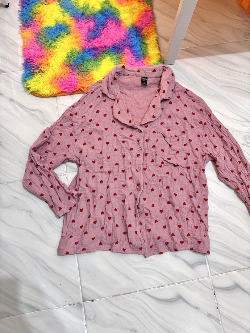Heart Print Polo Longsleeves (Category: Longsleeves) located in Bulacan. Submitted by archivesbyjanine (Listing ID 1470681981, Image 1). Description: .