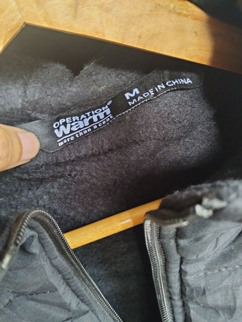 Heavy Black Winter Puffer Jacke (Category: Coats, Jackets and Outerwear) located in Malolos. Submitted by rthrift2026 (Listing ID 1470657397, Image 2). Description: Brand: Operation Warm Size: Medium Color: Midnight Black Features: Super kapal, windproof, at may ultra-soft fleece lining sa loob..