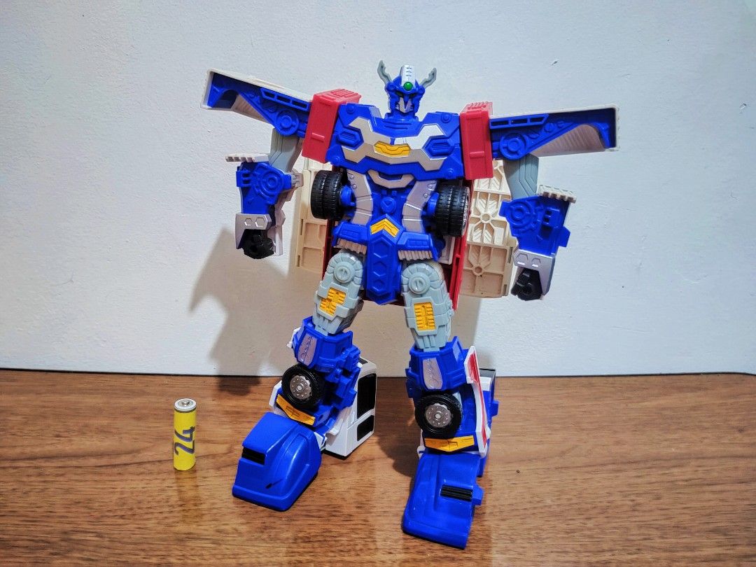 Hello Carbot IRONT TRUCK Engineer Transforming Robot (Category: Action & Battle Toys) located in Paranaque City. Submitted by corner24 (Listing ID 1470634107, Image 1). Description: What you see is what you get (AS IS) 2nd Hand Condition, Expect sign of usage See photos for actual Condition Damaged one lock❌ No other accessories included ❌ No Box❌ No Reservation/ 1st to Pay Basis Korean/Japan Surplus *Original *Excellent quality *Pls manage your 
