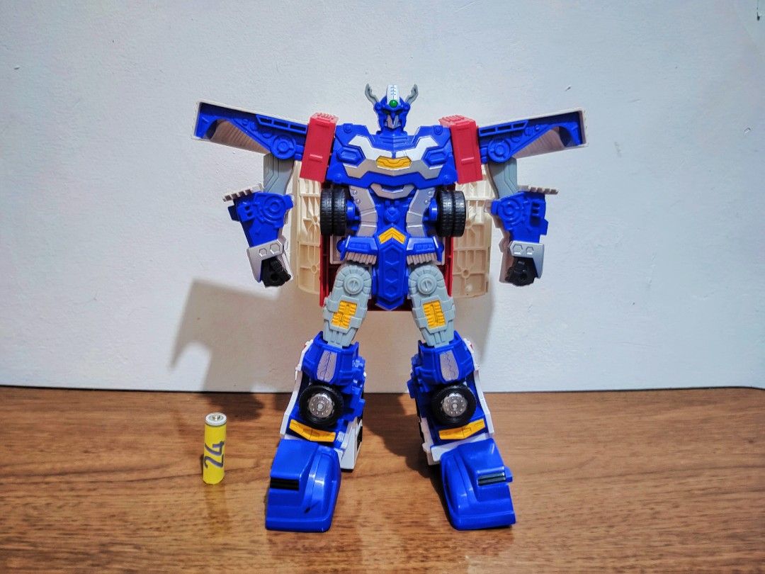 Hello Carbot IRONT TRUCK Engineer Transforming Robot (Category: Action & Battle Toys) located in Paranaque City. Submitted by corner24 (Listing ID 1470634107, Image 3). Description: What you see is what you get (AS IS) 2nd Hand Condition, Expect sign of usage See photos for actual Condition Damaged one lock❌ No other accessories included ❌ No Box❌ No Reservation/ 1st to Pay Basis Korean/Japan Surplus *Original *Excellent quality *Pls manage your 