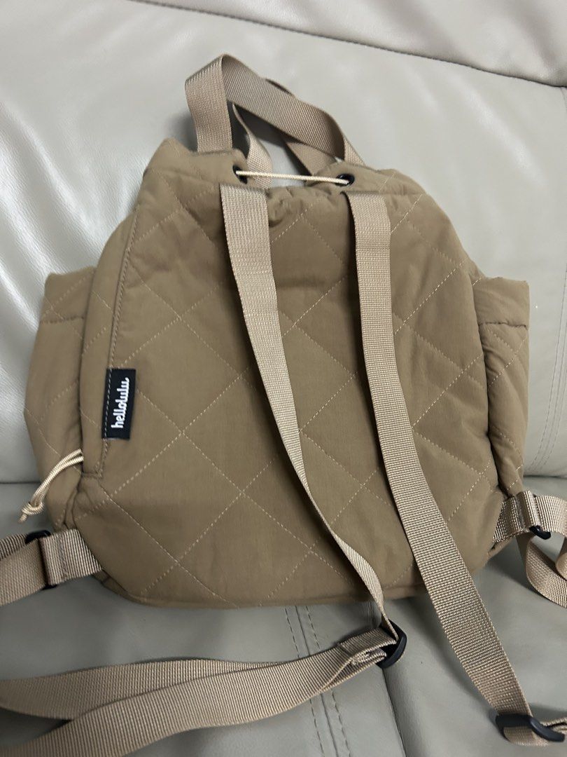 Hellolulu Backpack 背包 （分類：背囊）位於 Hong Kong。 由 selling.goodsss 提交（商品編號 1470681196，圖片 2）。簡介： 。