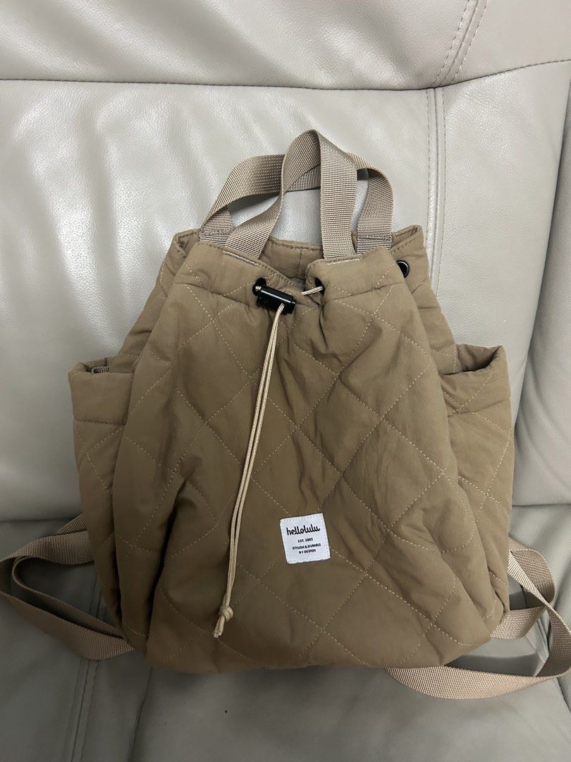 Hellolulu Backpack 背包 （分類：背囊）位於 Hong Kong。 由 selling.goodsss 提交（商品編號 1470681196，圖片 1）。簡介： 。