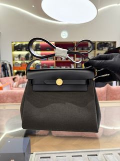 （分類：）位於 。 由 sivmluxury 提交（商品編號 1470729935，圖片 1）。簡介： 。