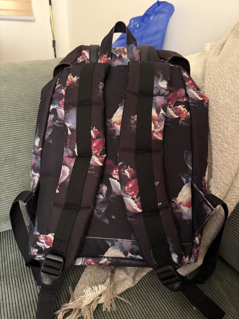 Herschel Retreat Mid Backpack (Gothic Floral) (Category: Backpacks) located in Manila. Submitted by cleverfox-bc00e7 (Listing ID 1470571896, Image 2). Description: Bought for ₱5,990 Issue: Common Herschel buckle peeling Negotiable. Location: Brgy. Pinagkawitan, Lipa.