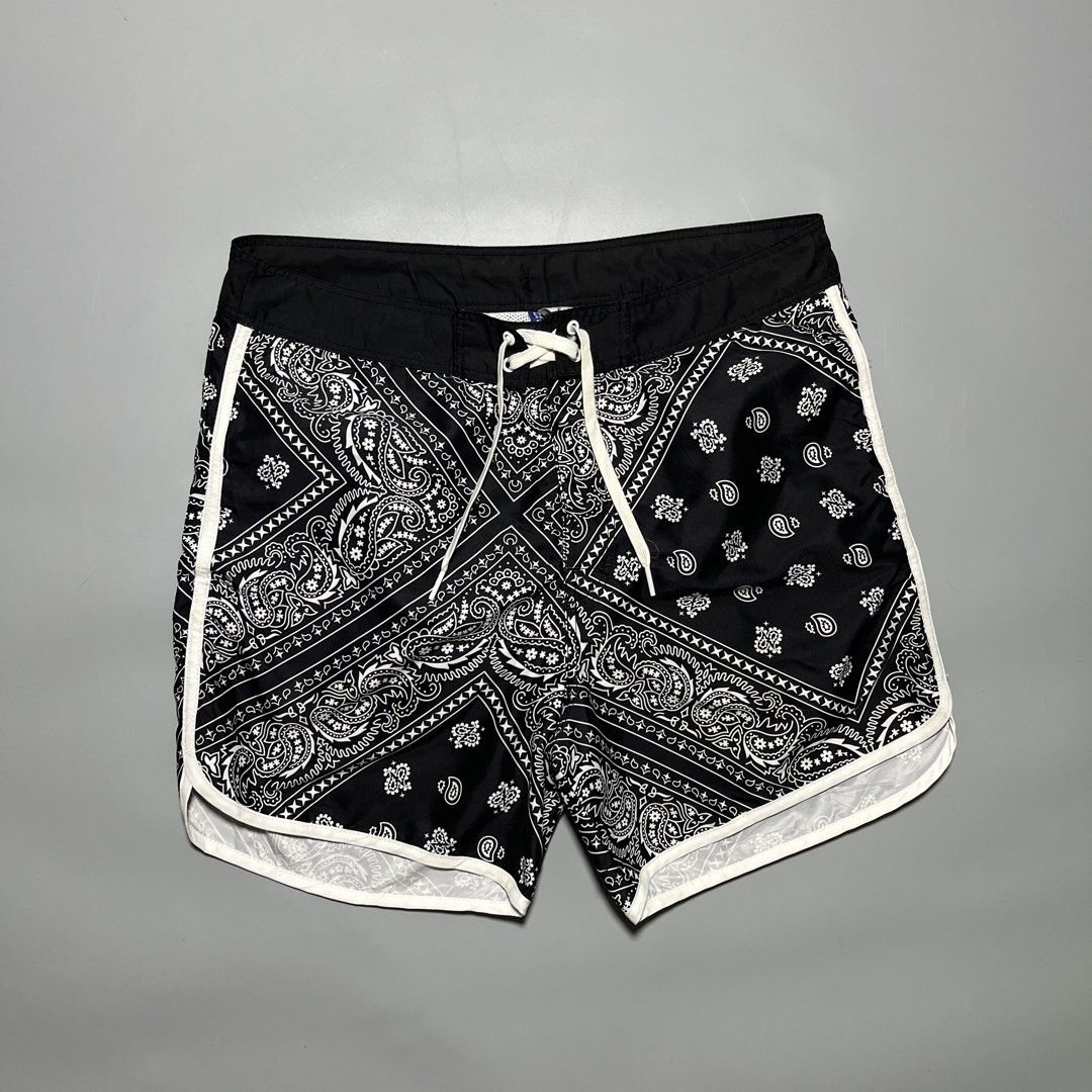H&M Bandana Beach / Board Short (Category: Activewear) located in Bacolod City. Submitted by marmanj (Listing ID 1470662722, Image 1). Description: ♻️ H&M Bandana Beach / Board Short •Original - Complete tags •As new condition •Size: Large to XL •Waistline: 35-36” •Length: 16” •Leg Opening : 11” •Color: Black and white ( Bandana ) •Color rate: 10/10 •1 ziper pocket at the back •No flaws 🔖Price: ₱580 📌Location: Bacolod City Negros Occidetal ‼️Di