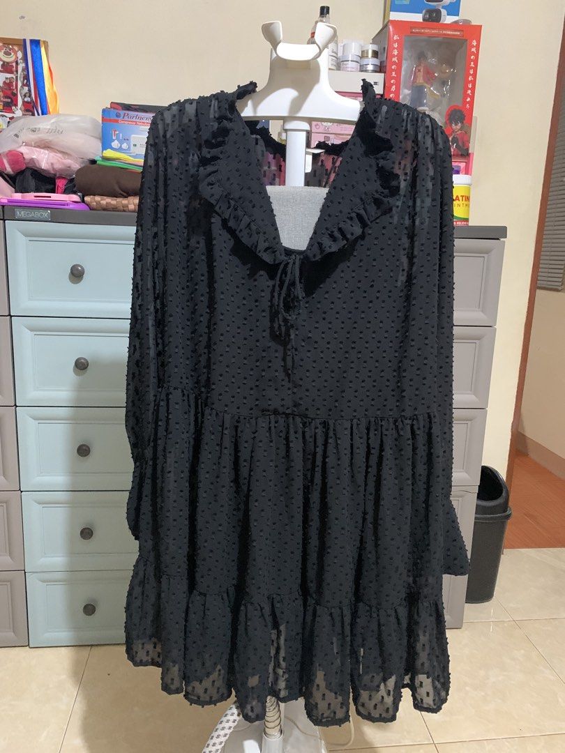 H&M Black Dot Chiffon Dress (Category: Dresses) located in Antipolo. Submitted by kymchi000 (Listing ID 1470597932, Image 1). Description: - Brand: H&M - Size: EUR 40 / US 10 - Color: Black with textured polka dot pattern - Style: Long sheer sleeves, tiered skirt design, and ruffle collar with tie strings - Lining: Fully lined interior slip inside - Condition: Excellent, ready to wear.