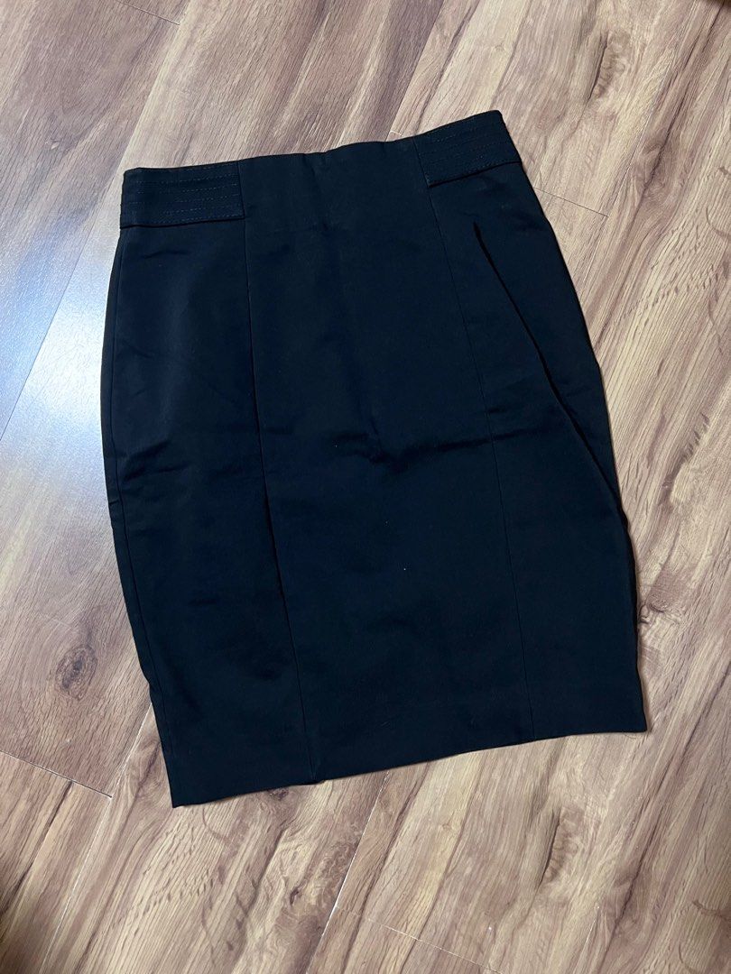 H&M Black Office Pencil Skirt (Category: Skirts) located in Manila. Submitted by sph_preloved (Listing ID 1470703587, Image 1). Description: Price not negotiable unless buying at least 5 items. No ww photos. Location: QC Mode of delivery: grab/lalamove SF to be shouldered by the buyer .