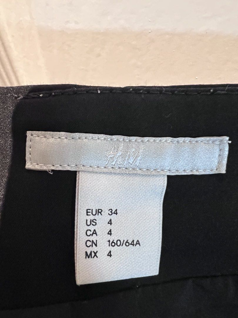 H&M Black Office Pencil Skirt (Category: Skirts) located in Manila. Submitted by sph_preloved (Listing ID 1470703587, Image 2). Description: Price not negotiable unless buying at least 5 items. No ww photos. Location: QC Mode of delivery: grab/lalamove SF to be shouldered by the buyer .